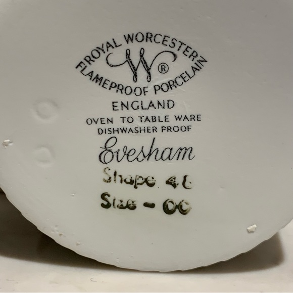 Royal Worcester Evesham Gold set of 6 Ramekins - Picture 4 of 6